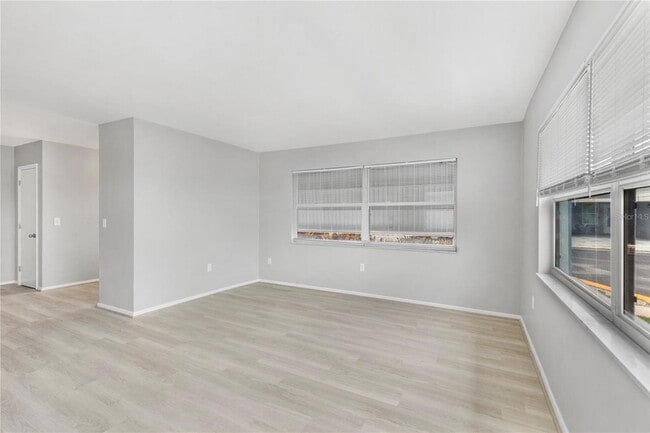 Photo - 250 Rosery Rd NW