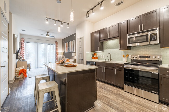 1BR, 1BA - 751SF - Kitchen - Maple at Med Center