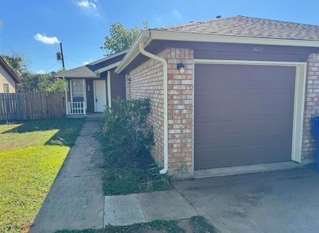 Building Photo - 805 Lexington Rd Unit A