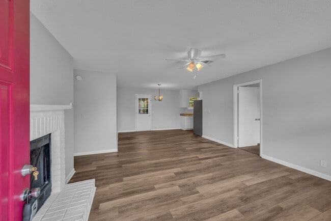 Photo - 212 Trailway Cir