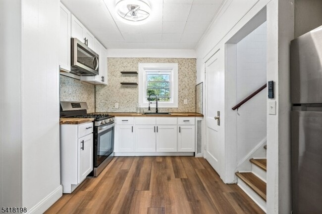 Photo - 120B Little Pl