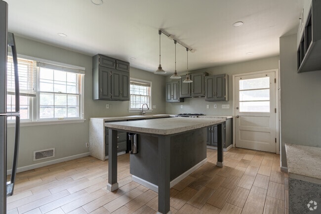 3BR, 2.5BA - Kitchen - 3010 Taylorsville Rd