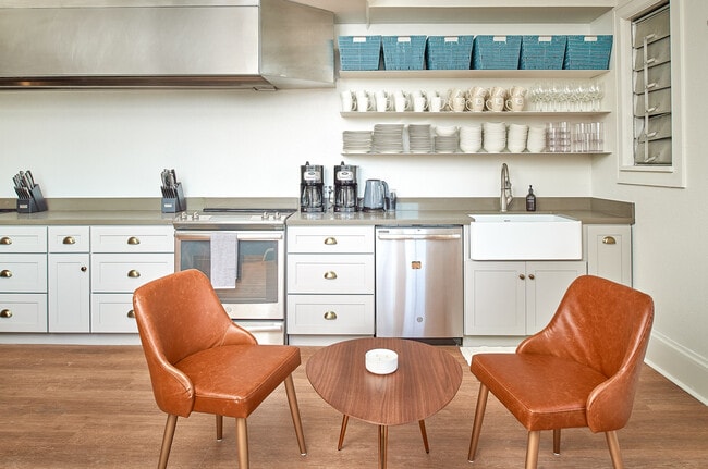 Photo - 1515 Webster St- Furnished Rooms For Rent