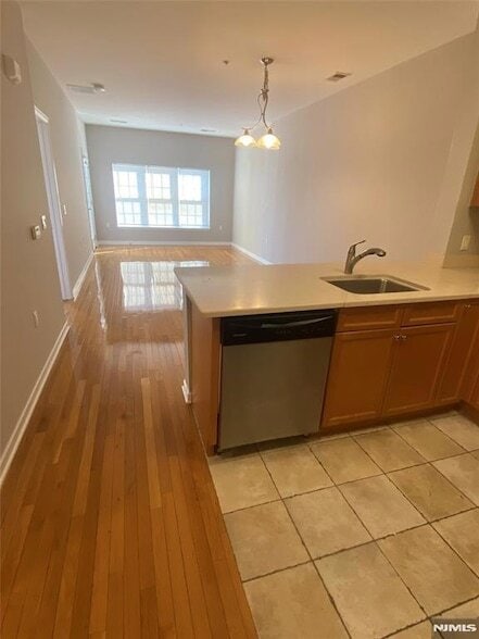 Photo - 10 Sampson St