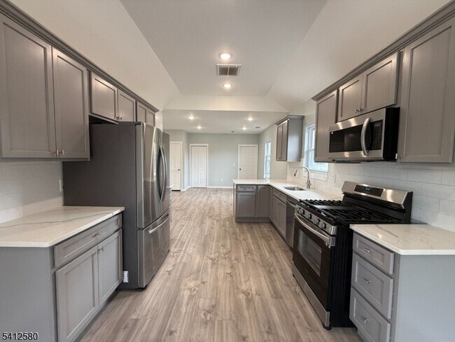 Photo - 190 E Lindsley Rd