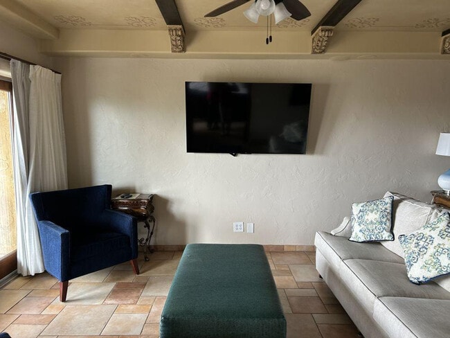 Building Photo - 935 Beachview Dr Unit ID1267834P