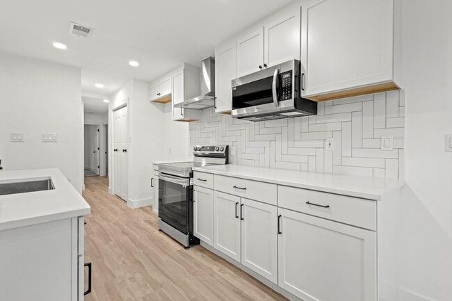 Photo - 6000 Cool Springs Dr