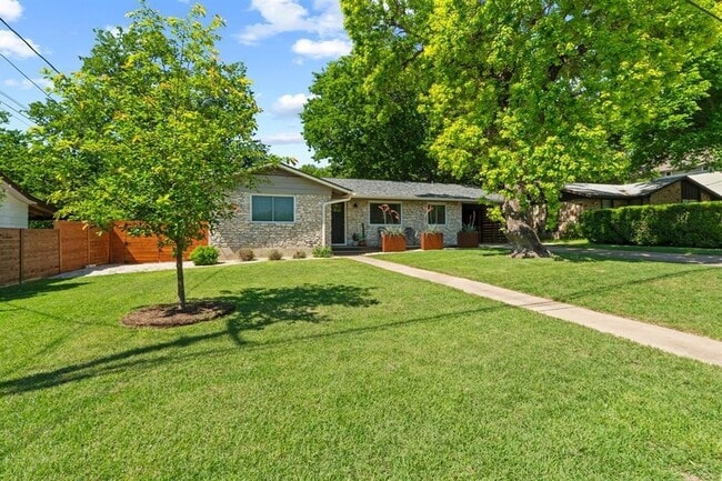 Building Photo - 3207 Carol Ann Dr