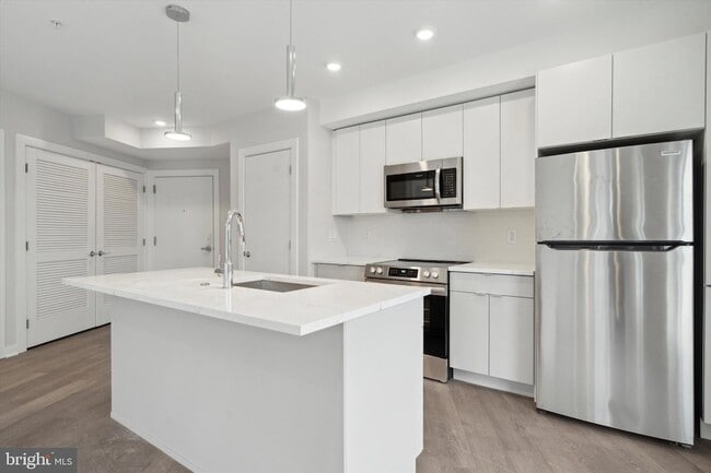 Building Photo - 3449 Scotts Ln Unit B202