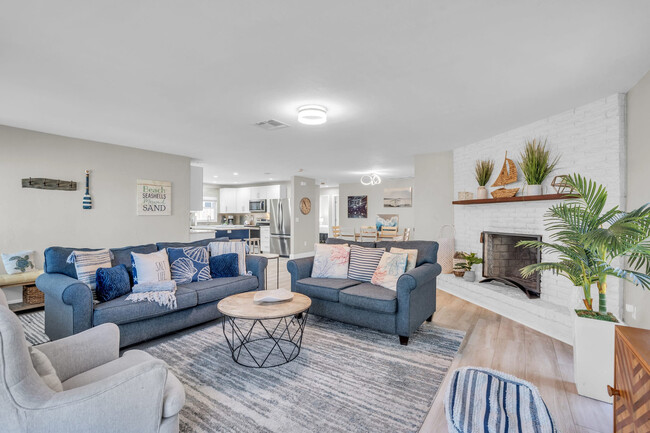 Building Photo - 612 106th Ave N Unit ID1073496P