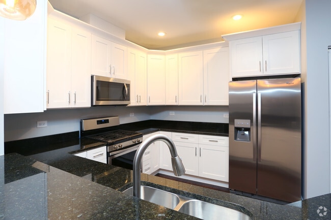 1BR, 1BA - 1,037SF - Kitchen - A&K Luxury Apartments