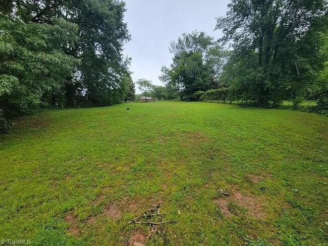 Photo - 1615 E 10th St