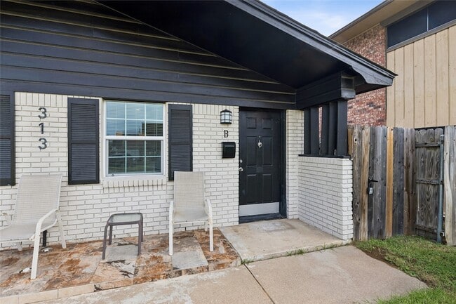 Photo - 313 E Mitchell St