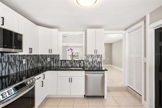 Photo - 231 E Madeira Ave