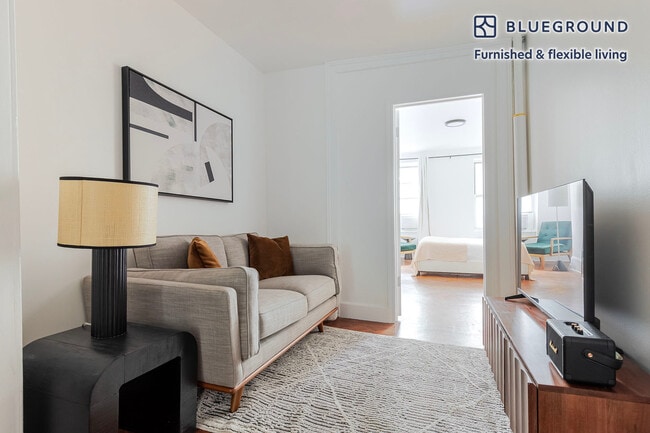 Building Photo - 327 E 10th St Unit FL2-ID2161