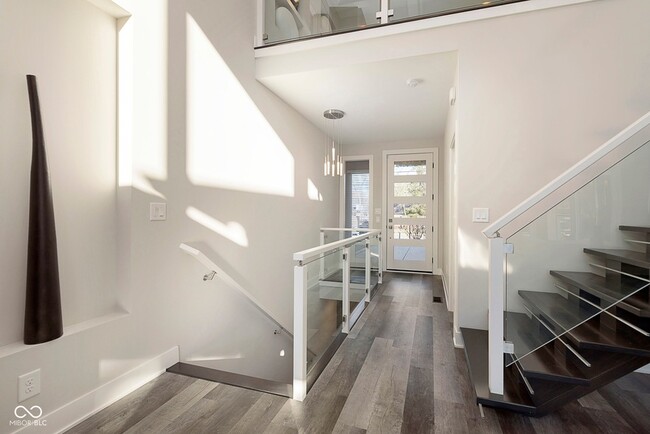 Photo - 429 W 86th St