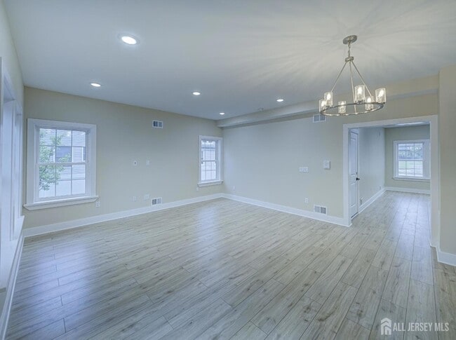 Photo - 8 Travers Ave