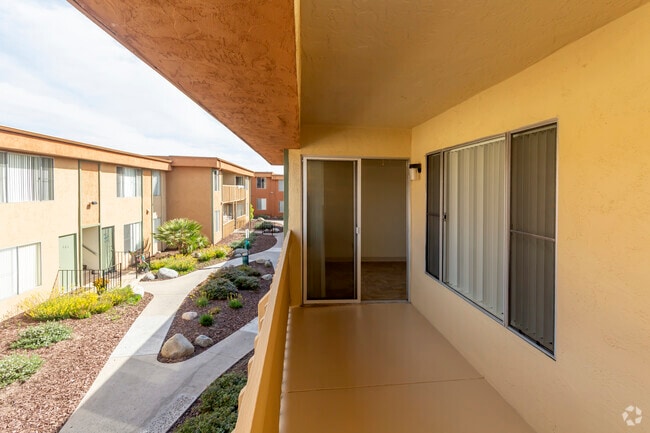 2 BR, 2 BA - 930 SF - Alderwood