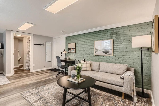 Building Photo - 2805 E 16th Ave Unit ID1026241P