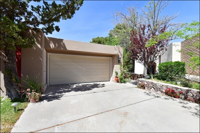 Building Photo - 5852 Mira Serena Dr