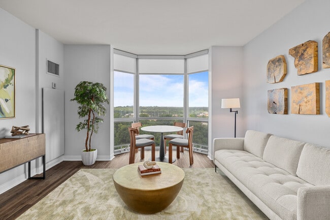 Photo - Clayton on the Park