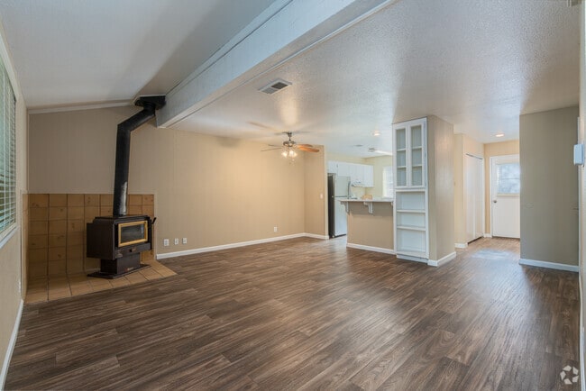 2BR, 2BA - 1190SF - Living Room - Auburn Townhomes