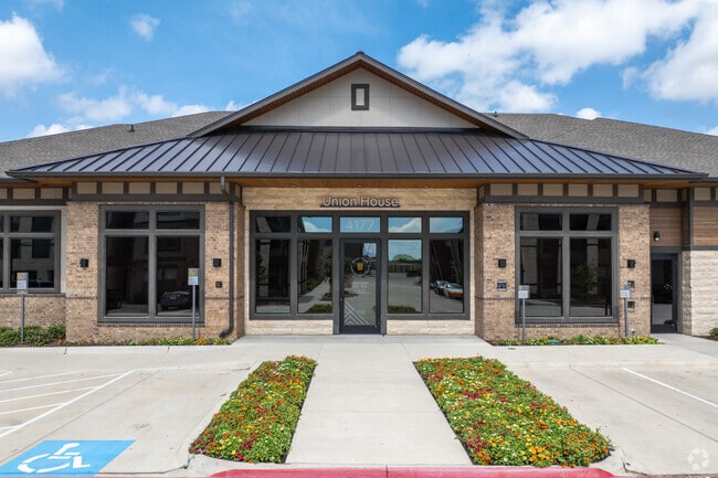 Leasing Office Entrance - Union House