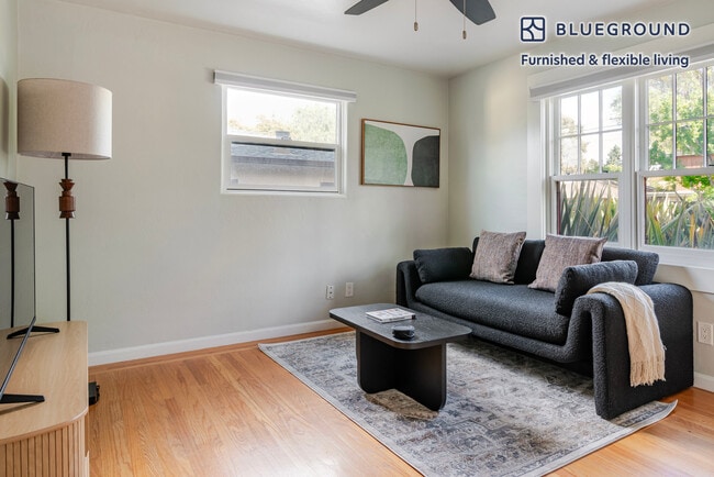 Building Photo - 323 Hawthorne Ave Unit FL2-ID2011