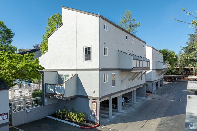 Building Photo - The Boulevard