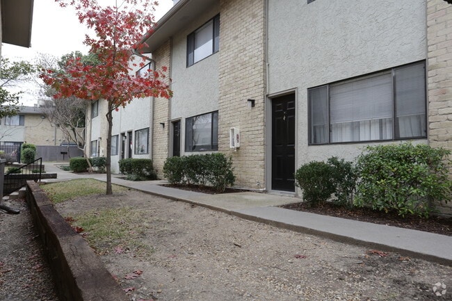 Photo - Lakefront Villas Apartments