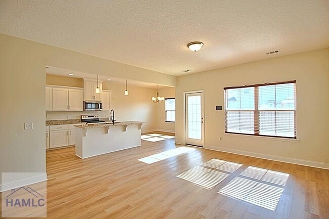 Photo - 302 Mcclelland Lp NE