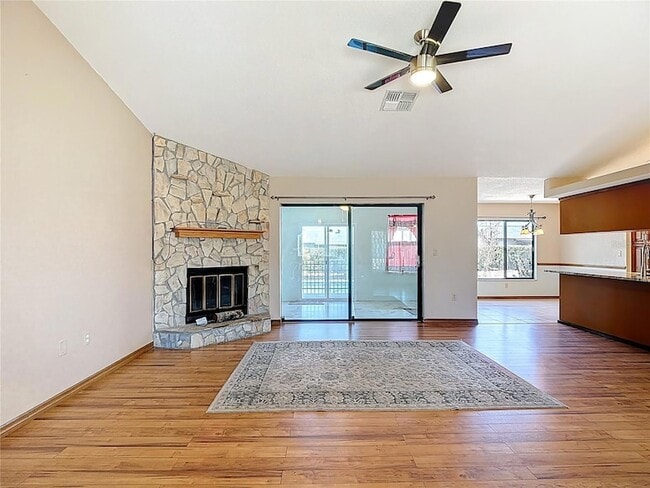 Photo - 5066 Woodbine St