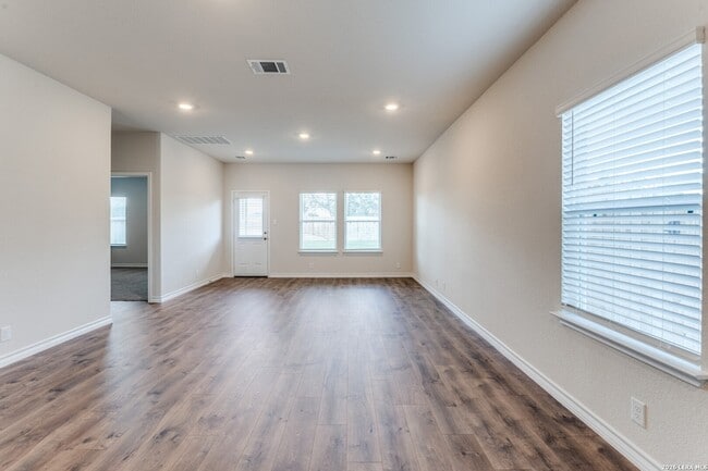 Photo - 5015 Gully Wy