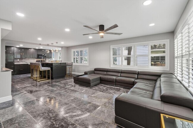 Photo - 372 Golfview Rd Unit 201