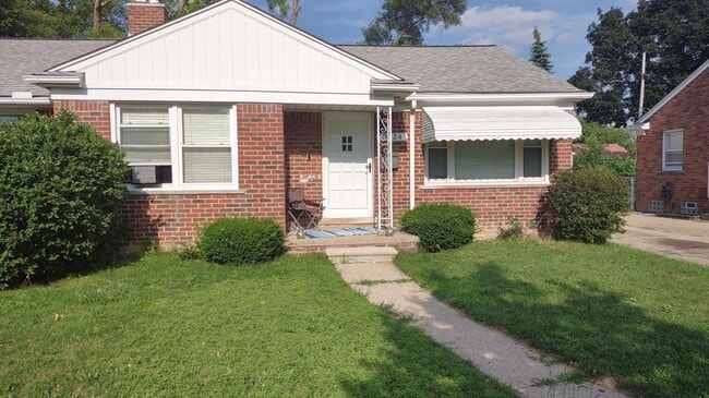 Photo - 9924 Roseland St