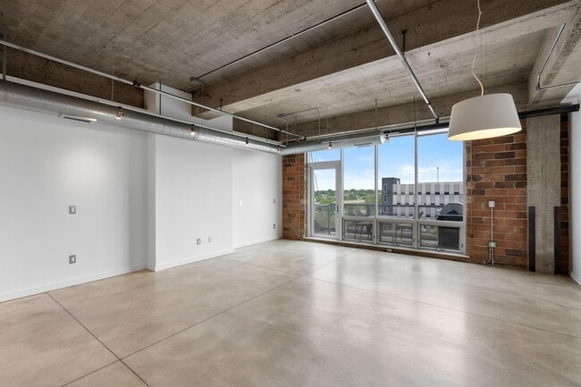 Photo - 901 N 3rd St