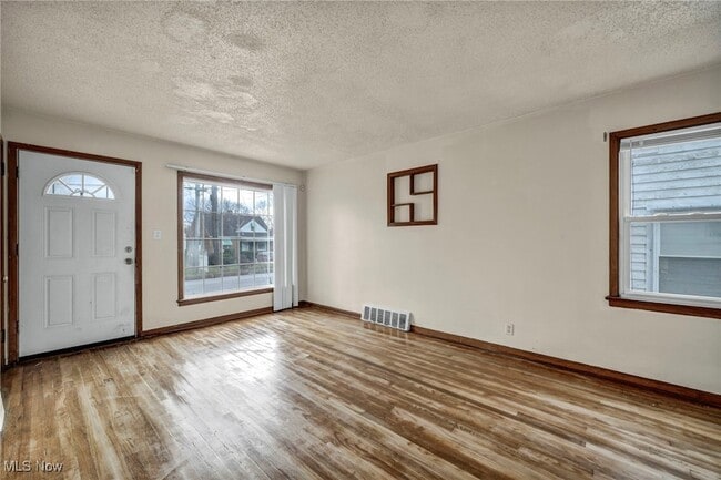 Photo - 10213 Dove Ave