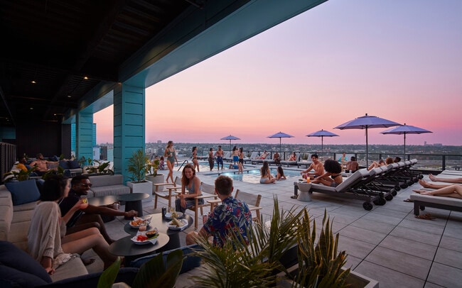 Rooftop Pool & Lounge - X Denver