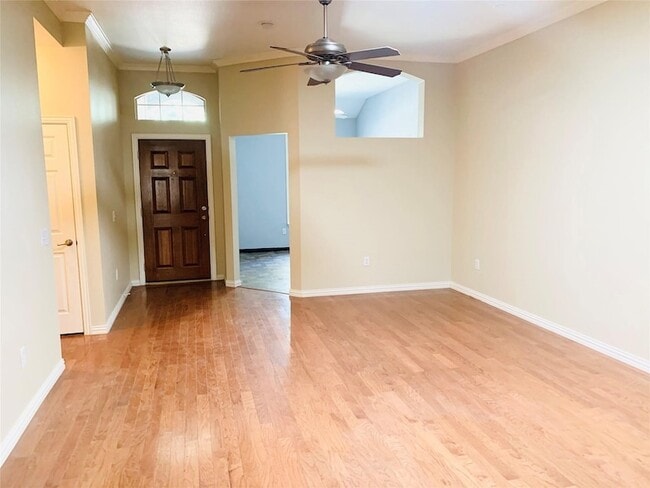 Photo - 2808 Mott St