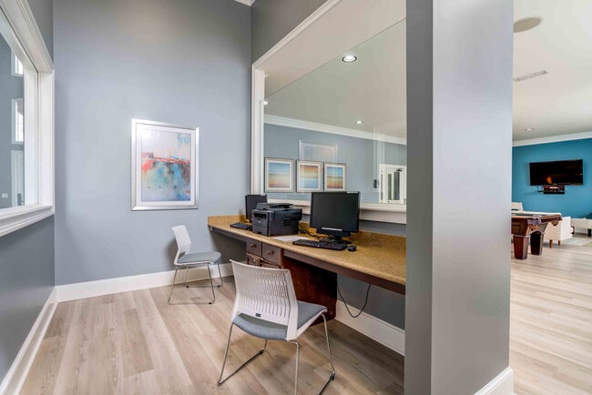 Building Photo - Pillars at Great Bridge