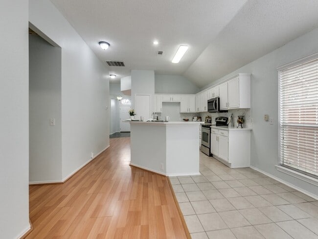 Photo - 4801 Holly Berry Dr