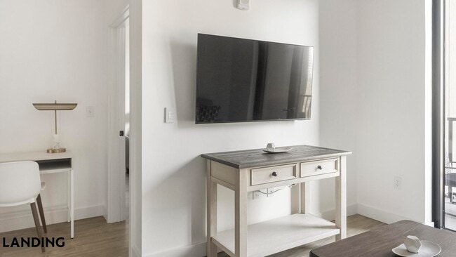 Photo - 1007 S Mint St Unit 813