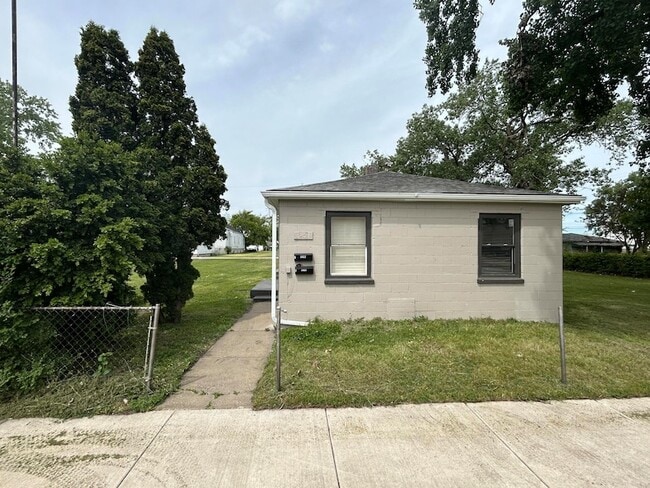Photo - 3822 Melville Ave