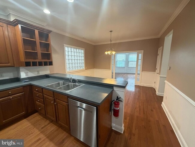 Photo - 107 N High St