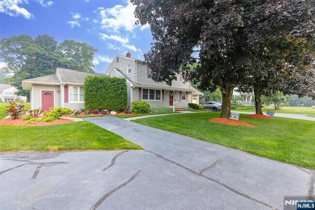 Photo - 326 Ramapo Valley Rd