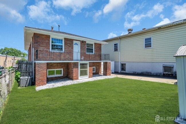 Photo - 287 Smith St