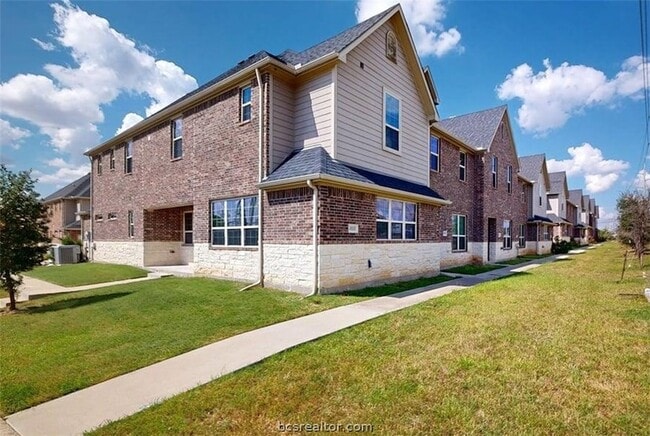 Building Photo - 2027 Harvey Mitchell Pkwy S
