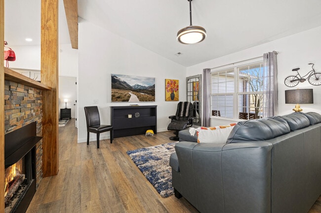 Building Photo - 13 Orleton Ln Unit ID1221943P