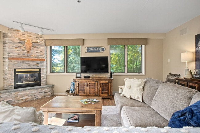 Building Photo - 1495 Eagle Glen Dr Unit SI ID1564267P