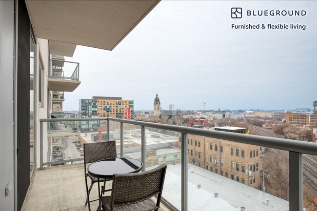 Photo - 910 W Huron St Unit FL9-ID1023